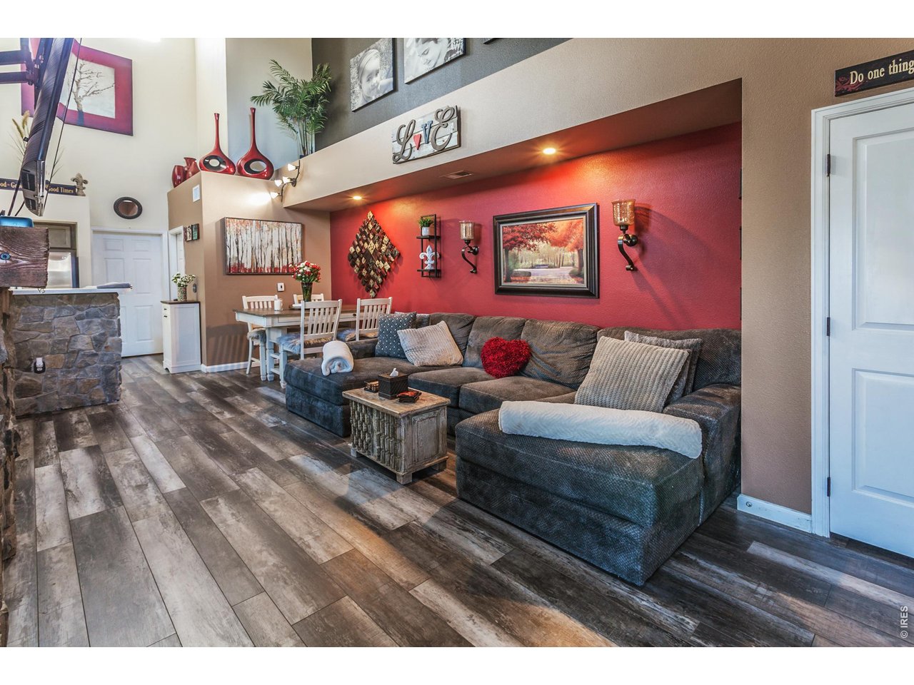 305 Lucca Dr
