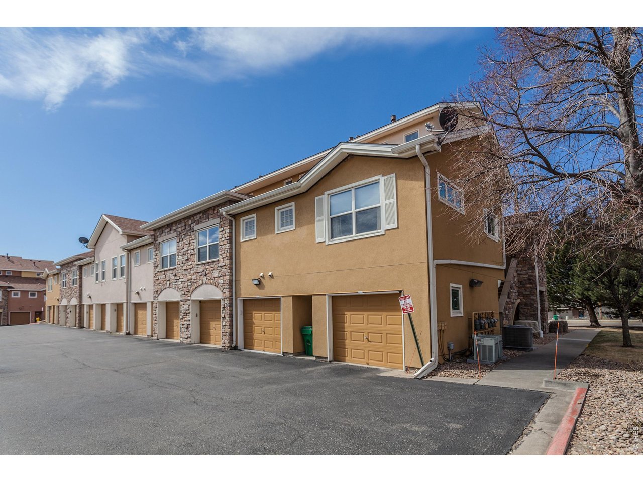 305 Lucca Dr