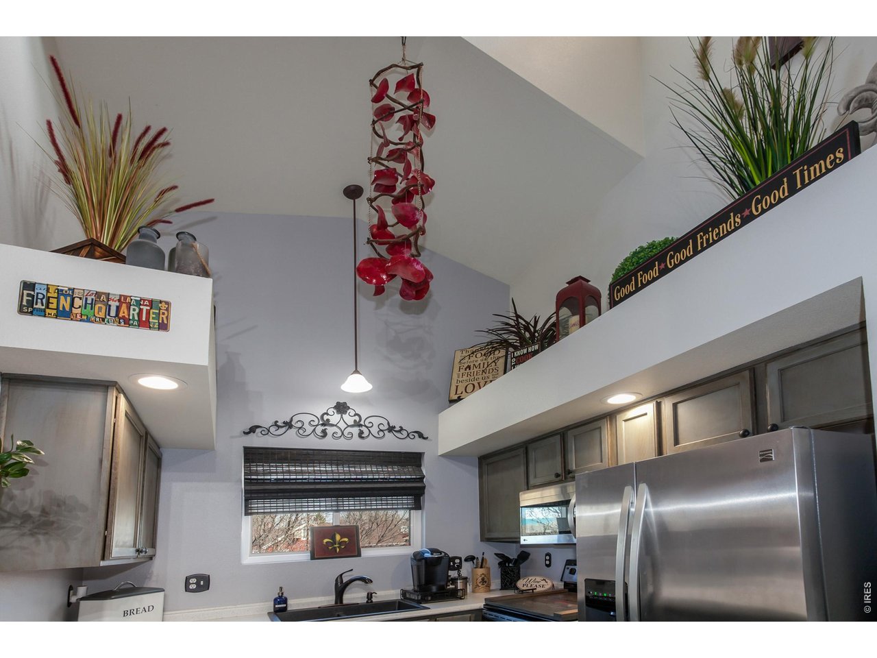 305 Lucca Dr