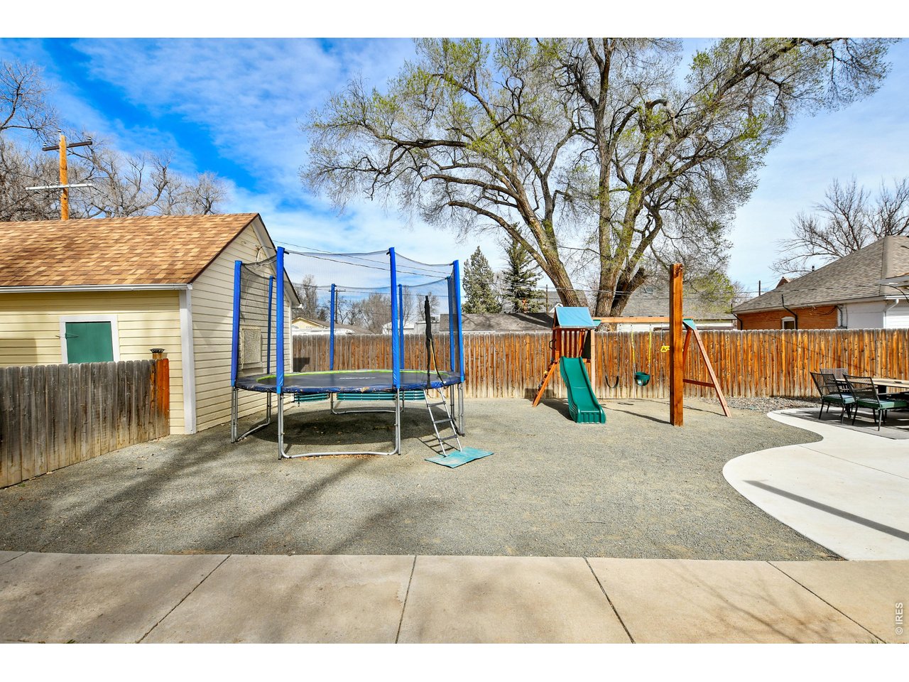 222 Maple Ave
