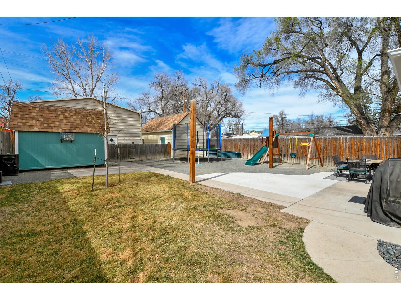 222 Maple Ave