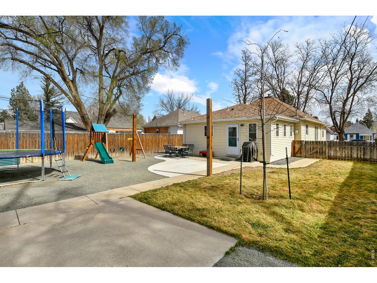 222 Maple Ave