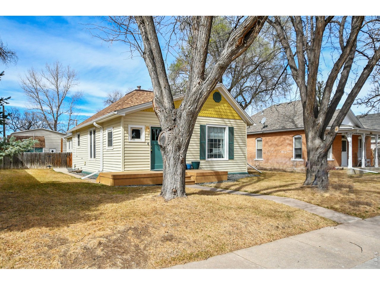 222 Maple Ave