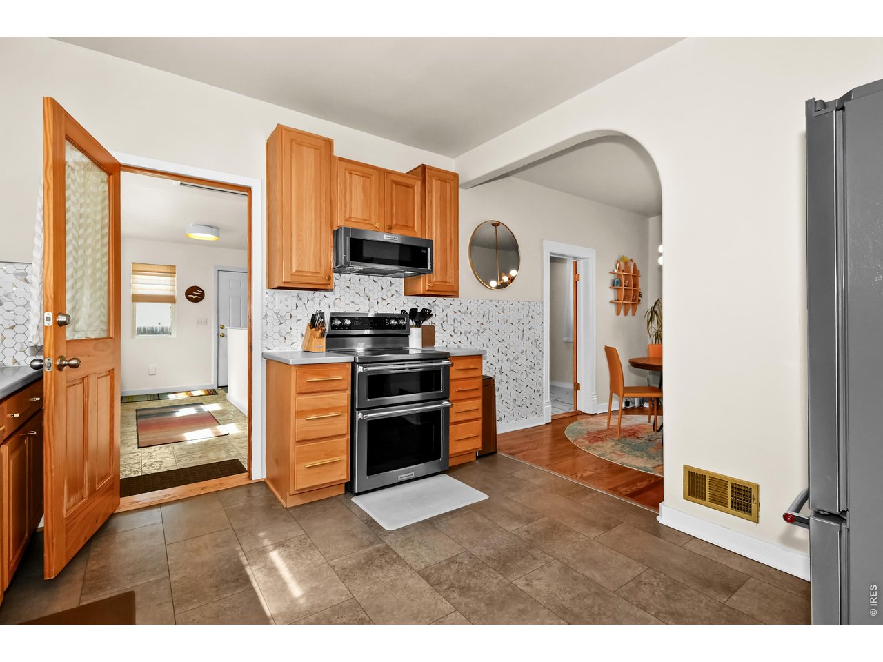 222 Maple Ave