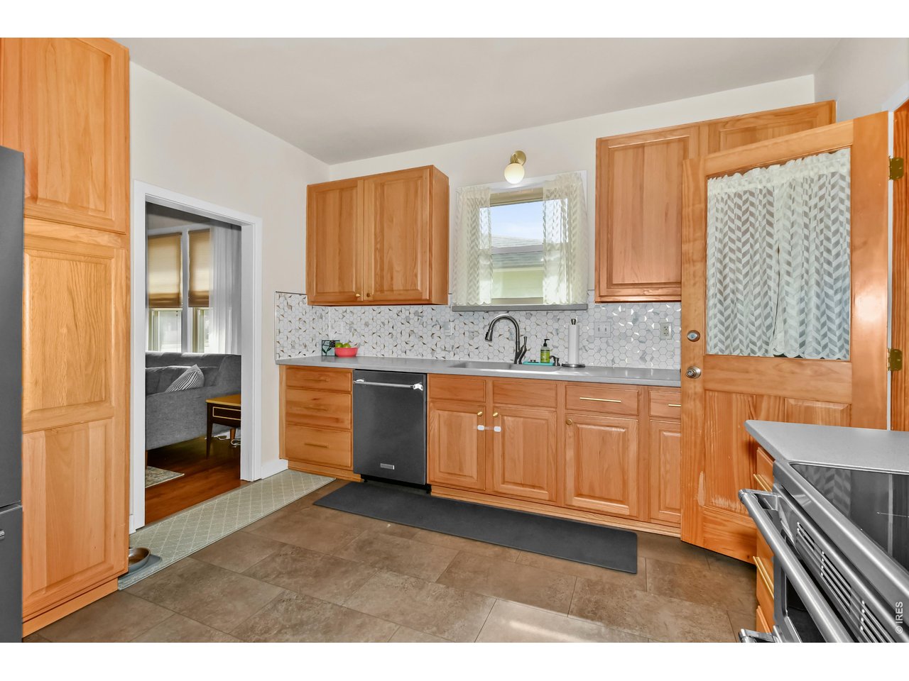 222 Maple Ave