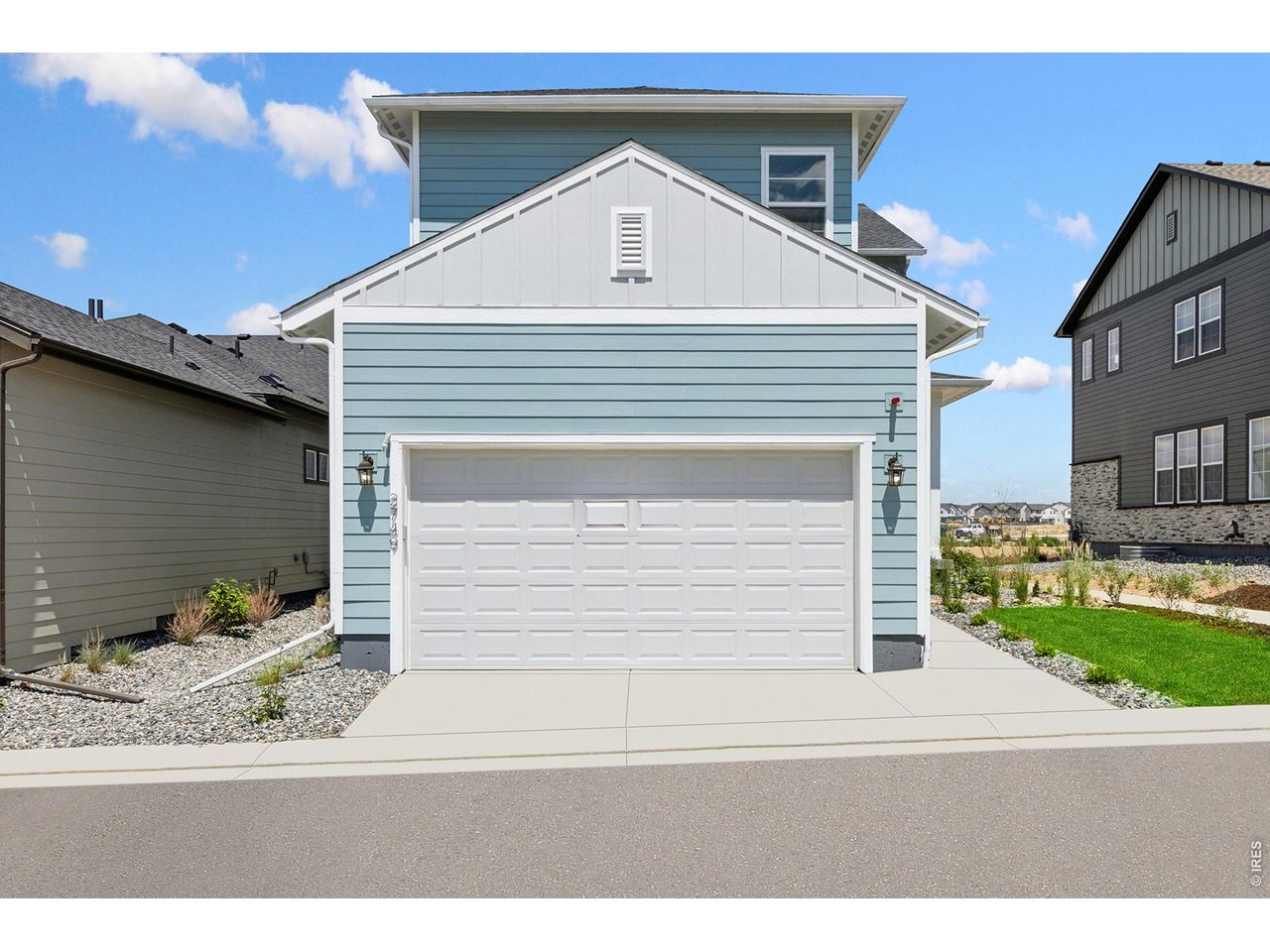 2749 Blue Iris Dr