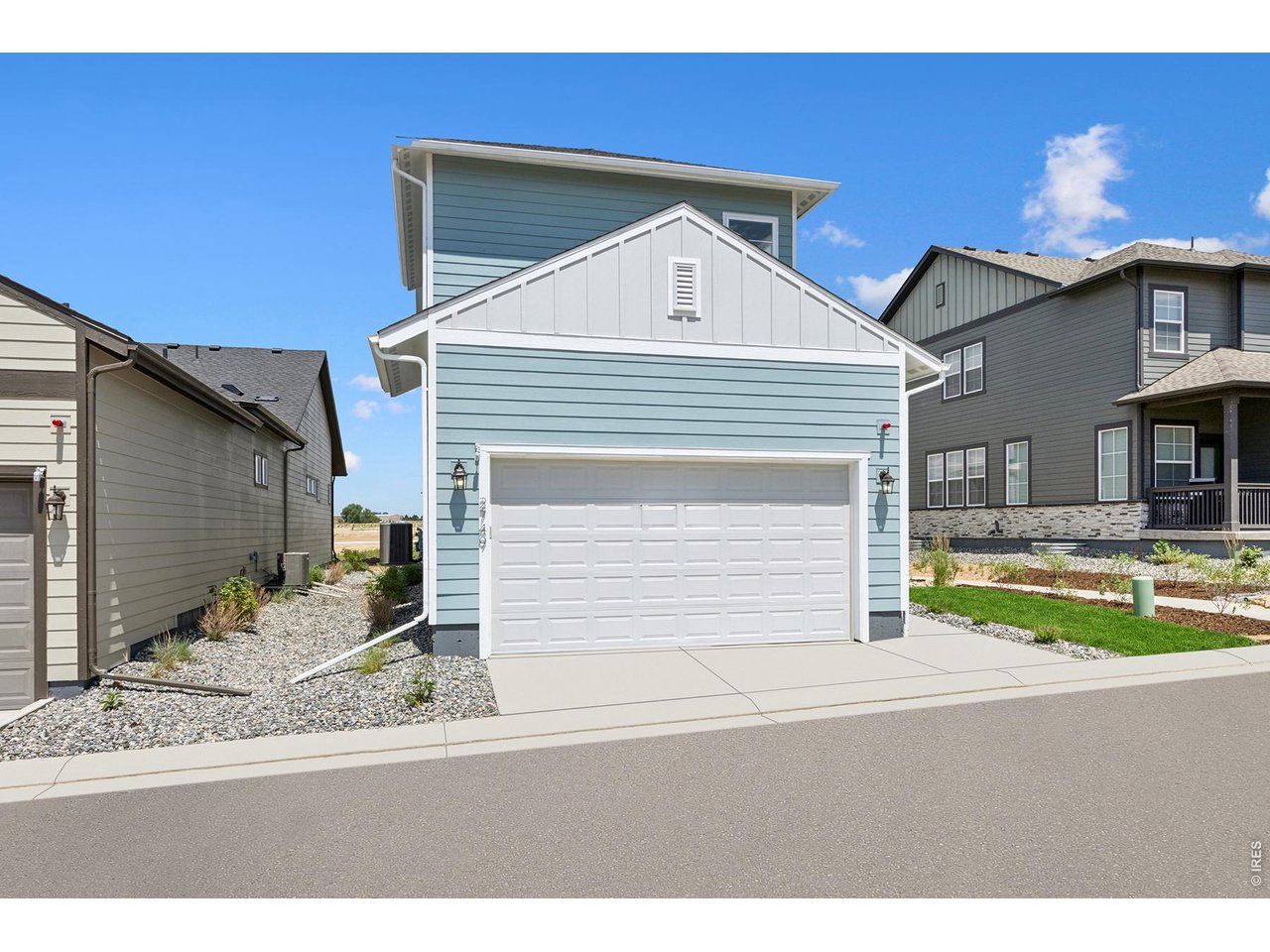 2749 Blue Iris Dr