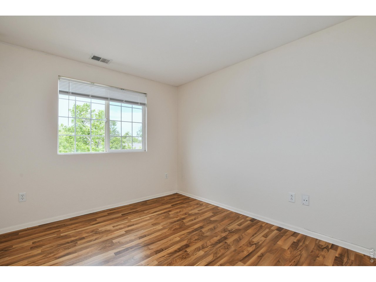 1216 102nd Ave