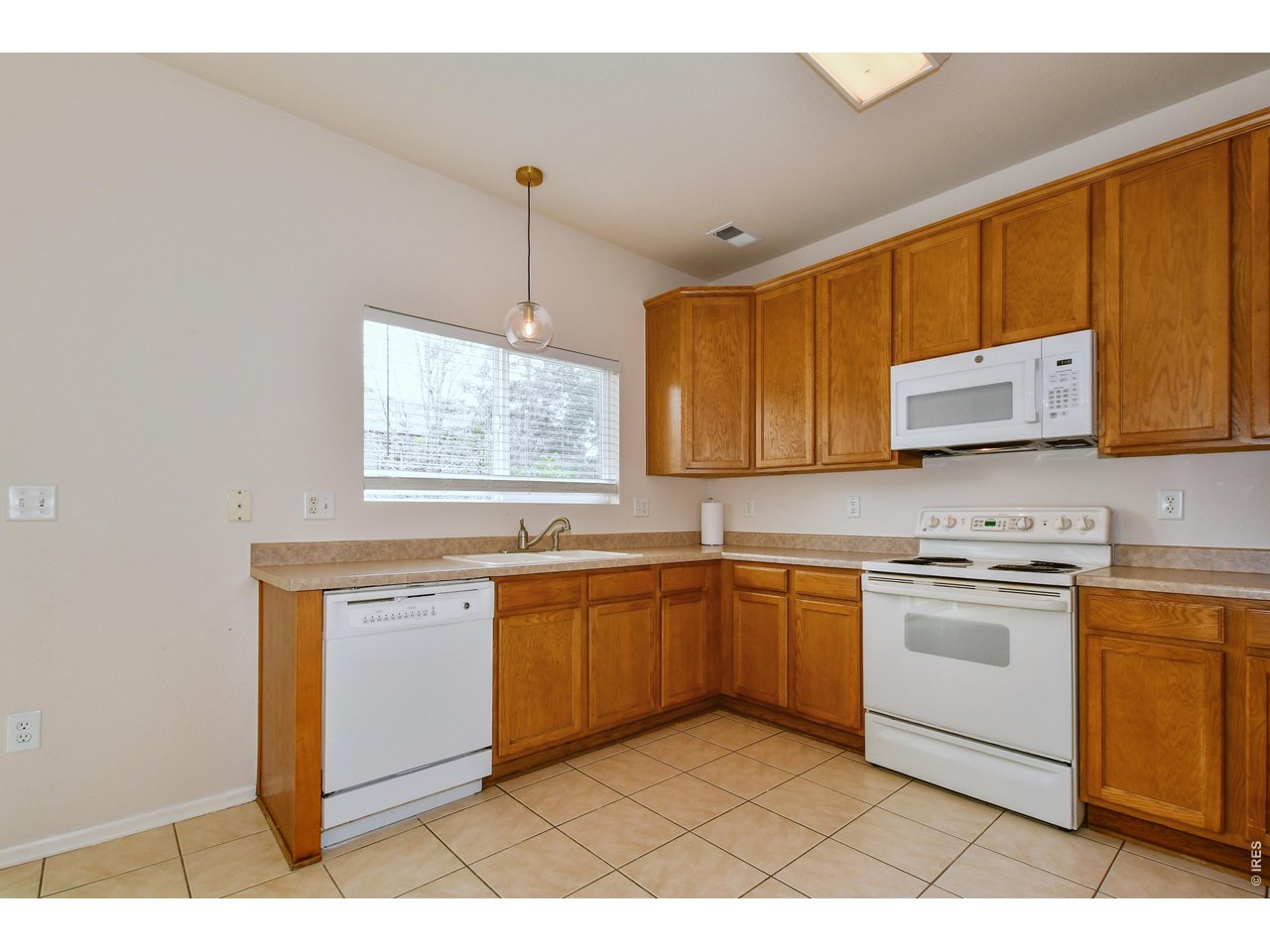 1216 102nd Ave