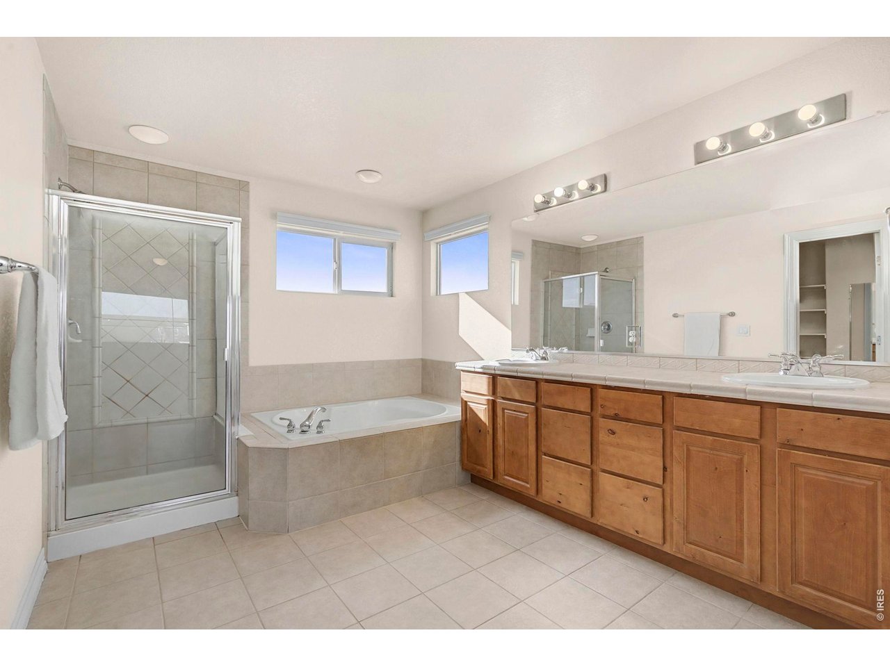 3242 Sedgwick Cir