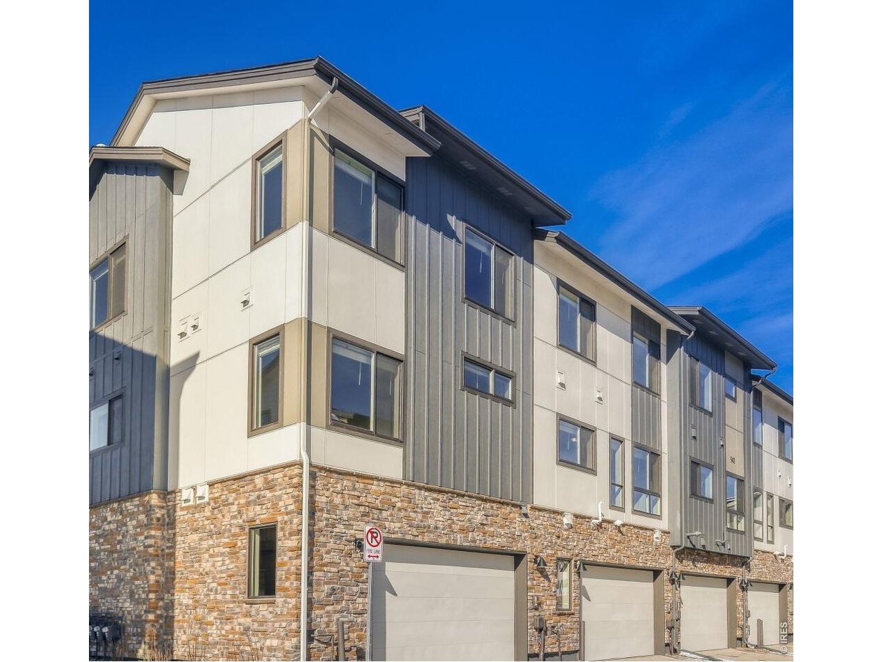 943 Schlagel St 1