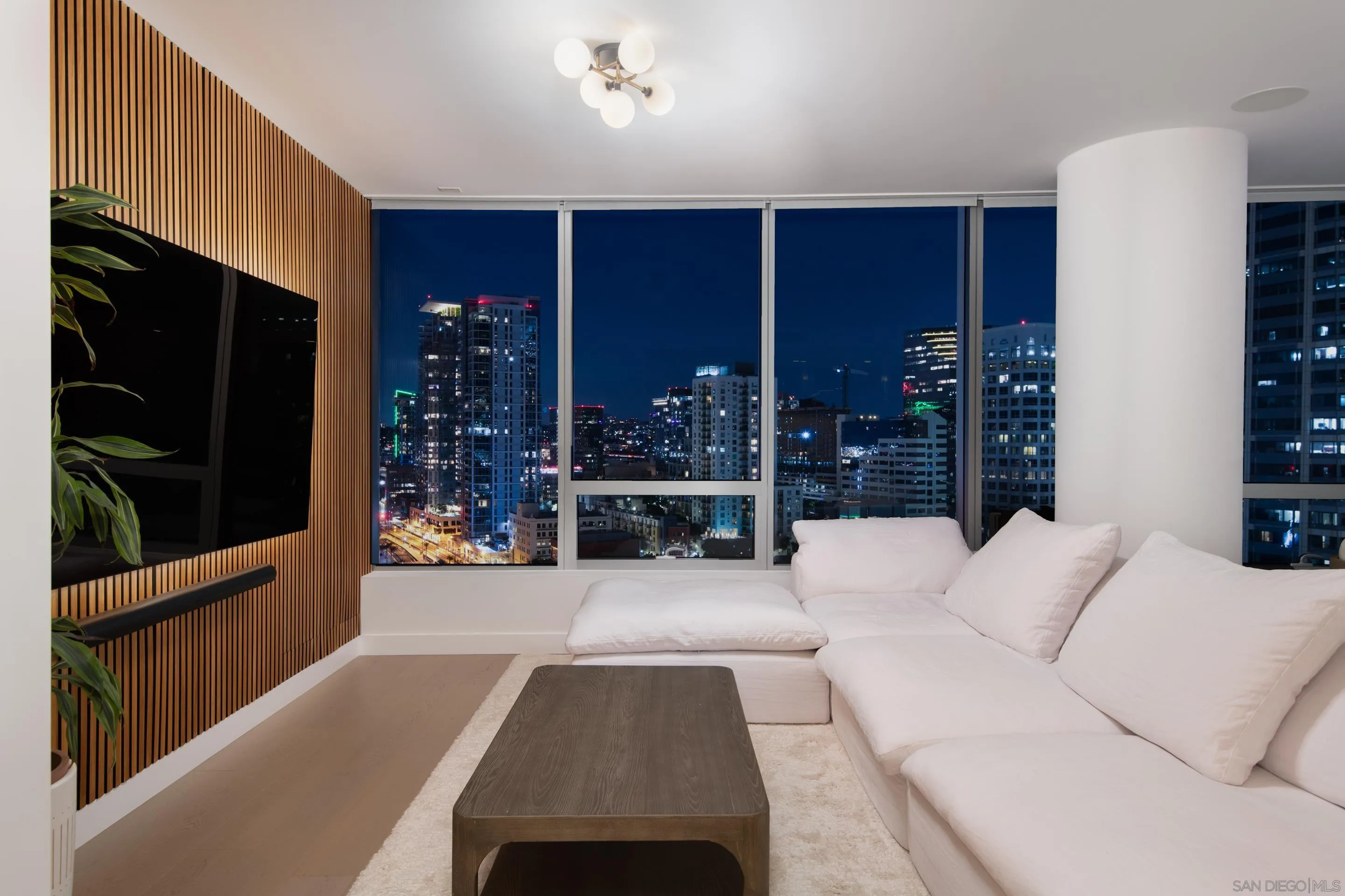 888 W E St Unit: 1706