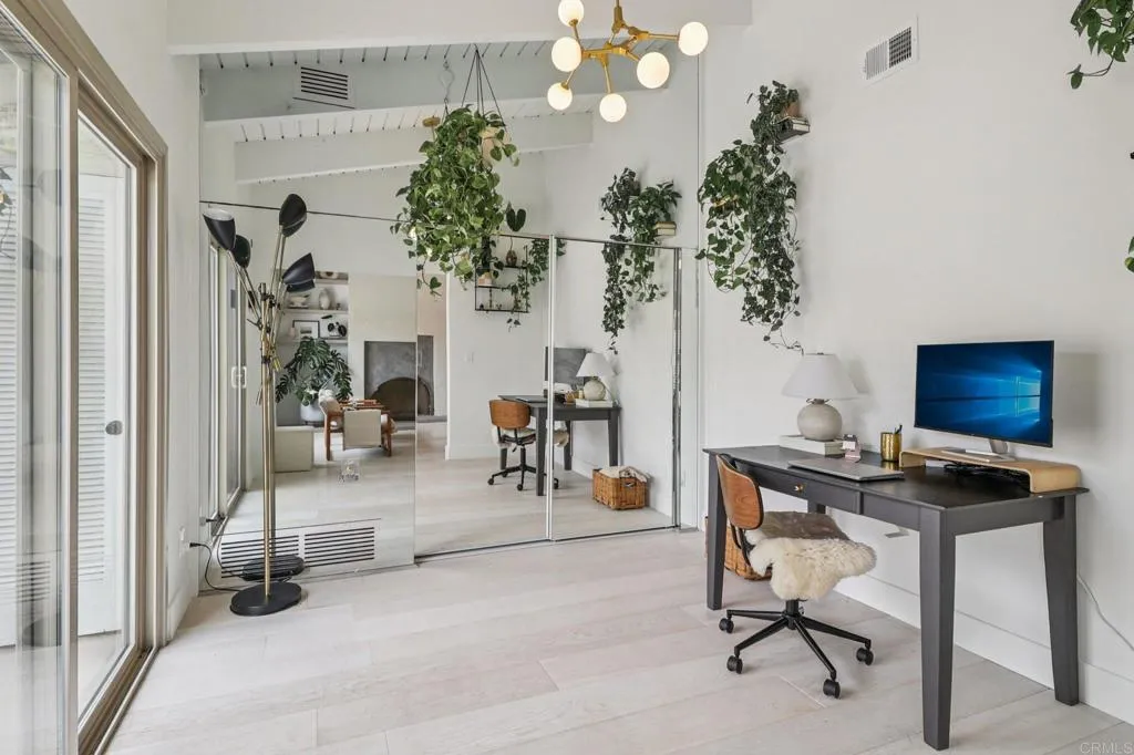 4352 Loma Riviera Court