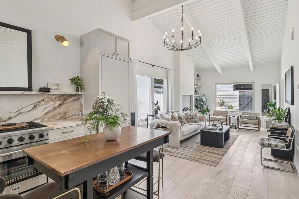 4352 Loma Riviera Court