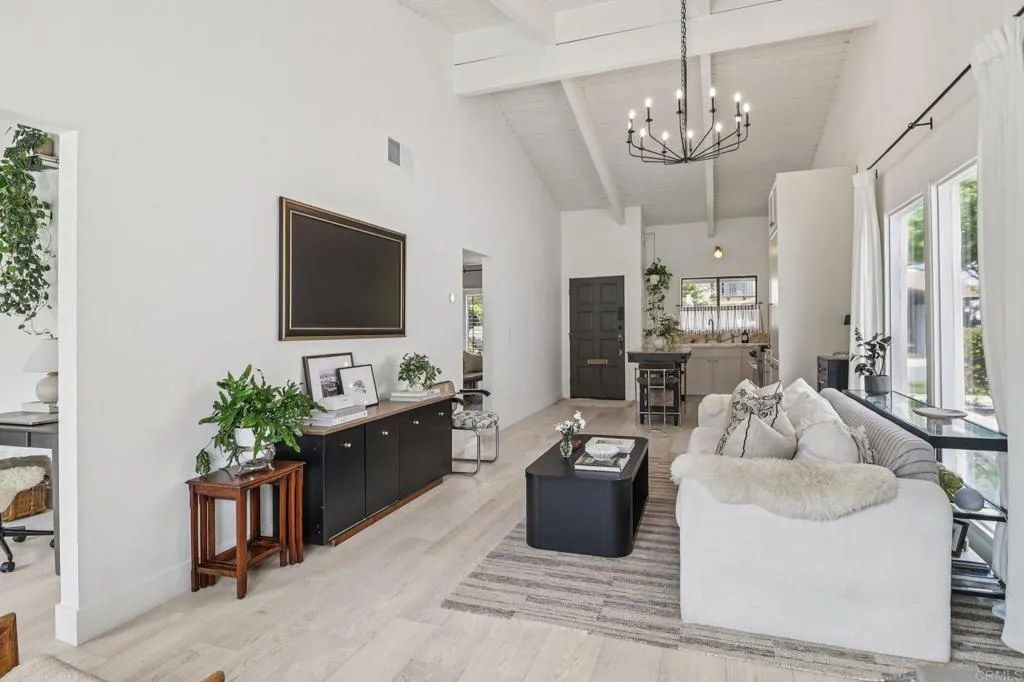 4352 Loma Riviera Court