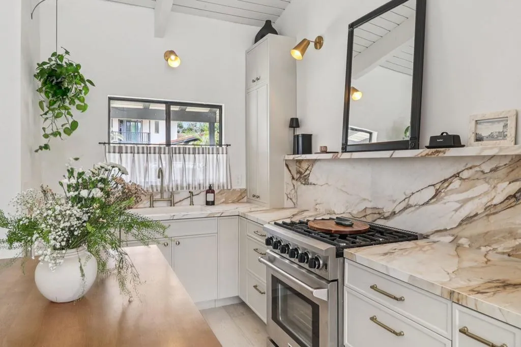 4352 Loma Riviera Court