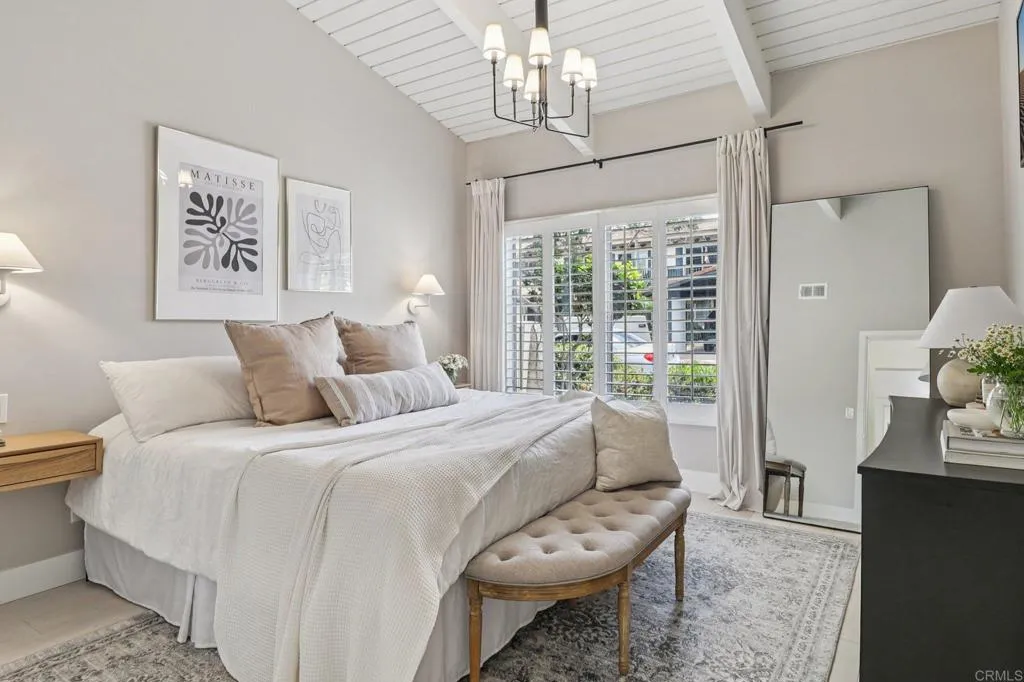 4352 Loma Riviera Court