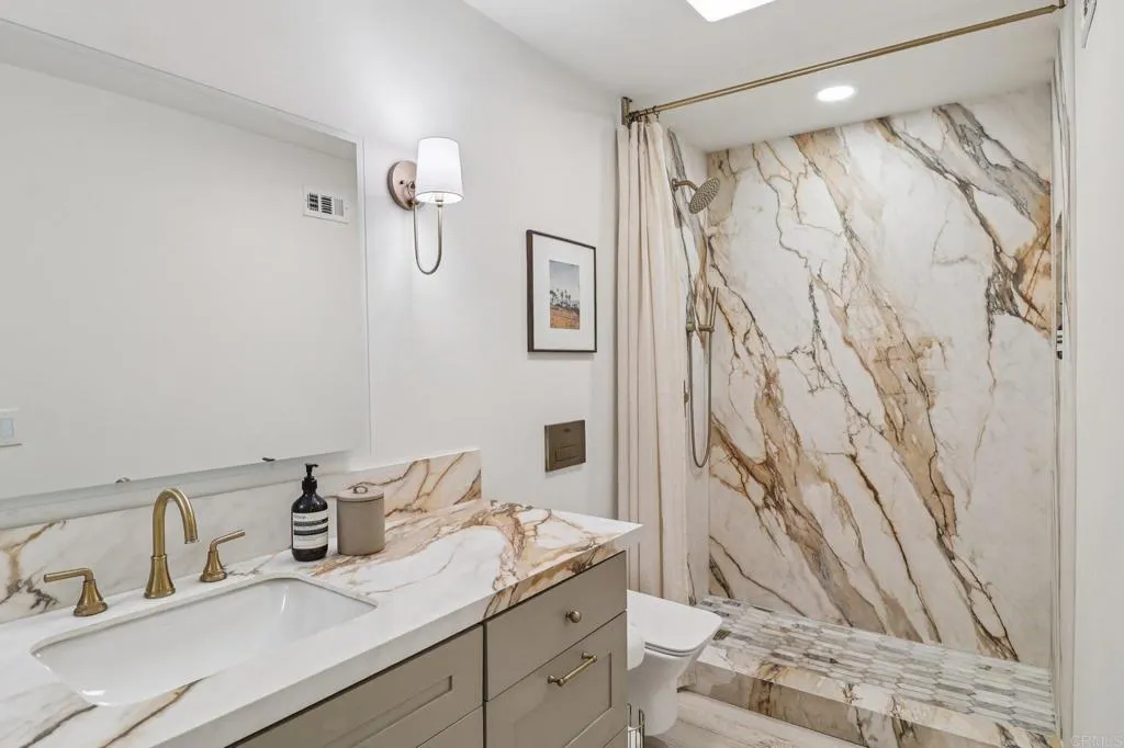 4352 Loma Riviera Court