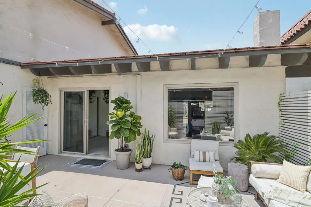 4352 Loma Riviera Court