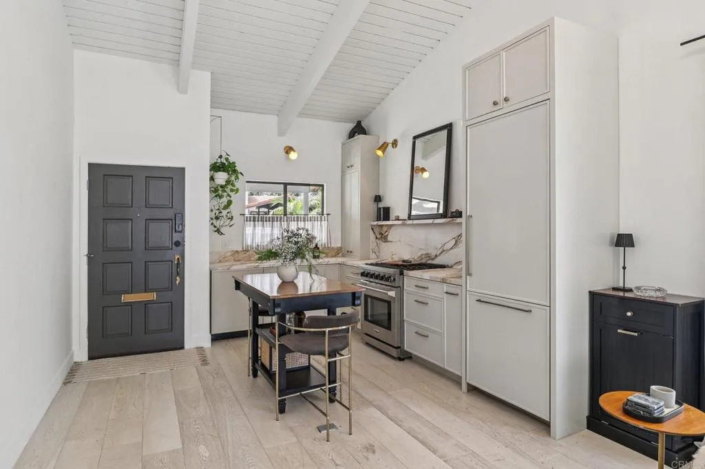 4352 Loma Riviera Court