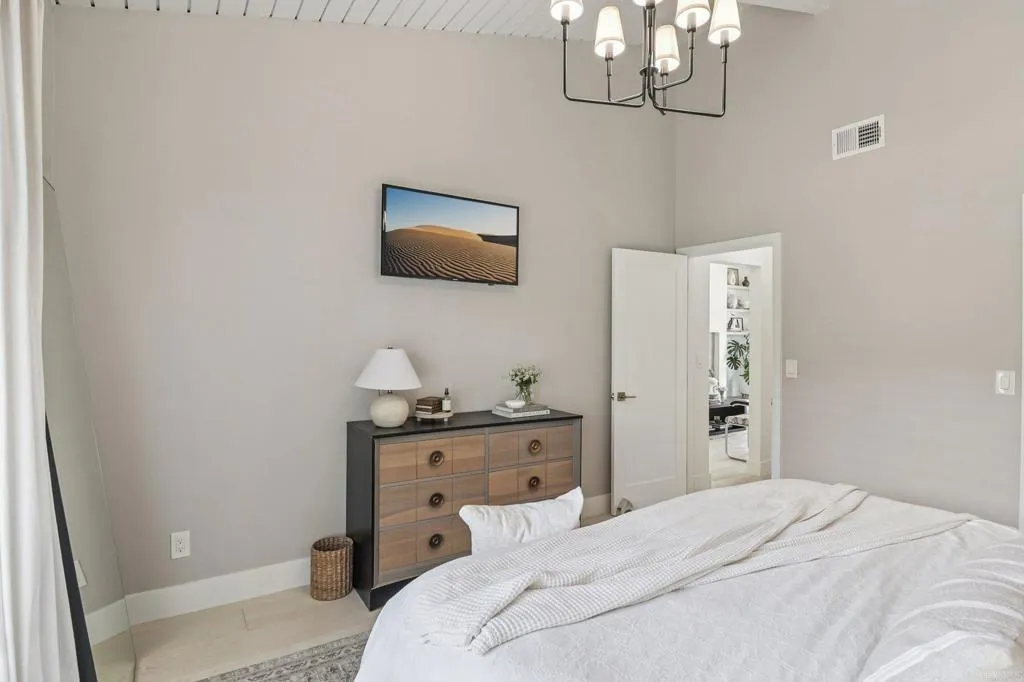 4352 Loma Riviera Court