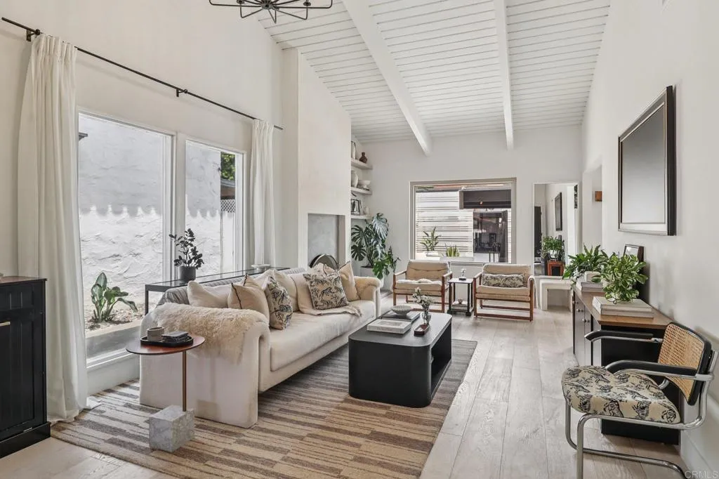 4352 Loma Riviera Court