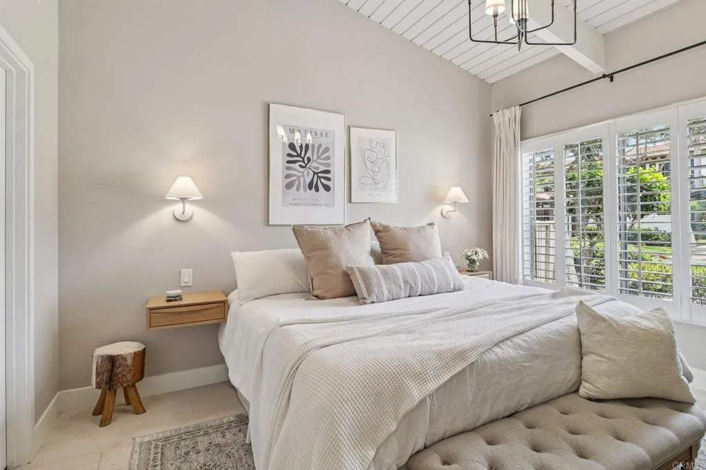 4352 Loma Riviera Court