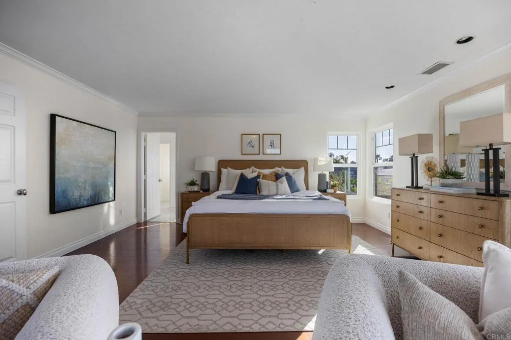 4483 Santa Monica Avenue