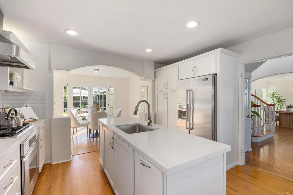 4483 Santa Monica Avenue