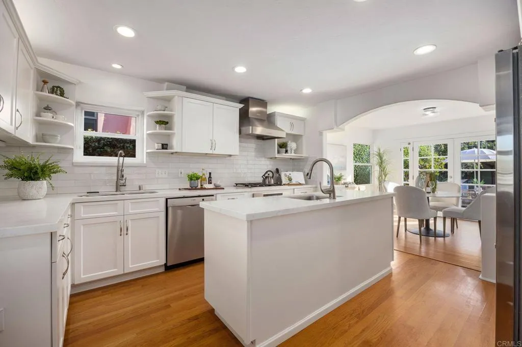 4483 Santa Monica Avenue