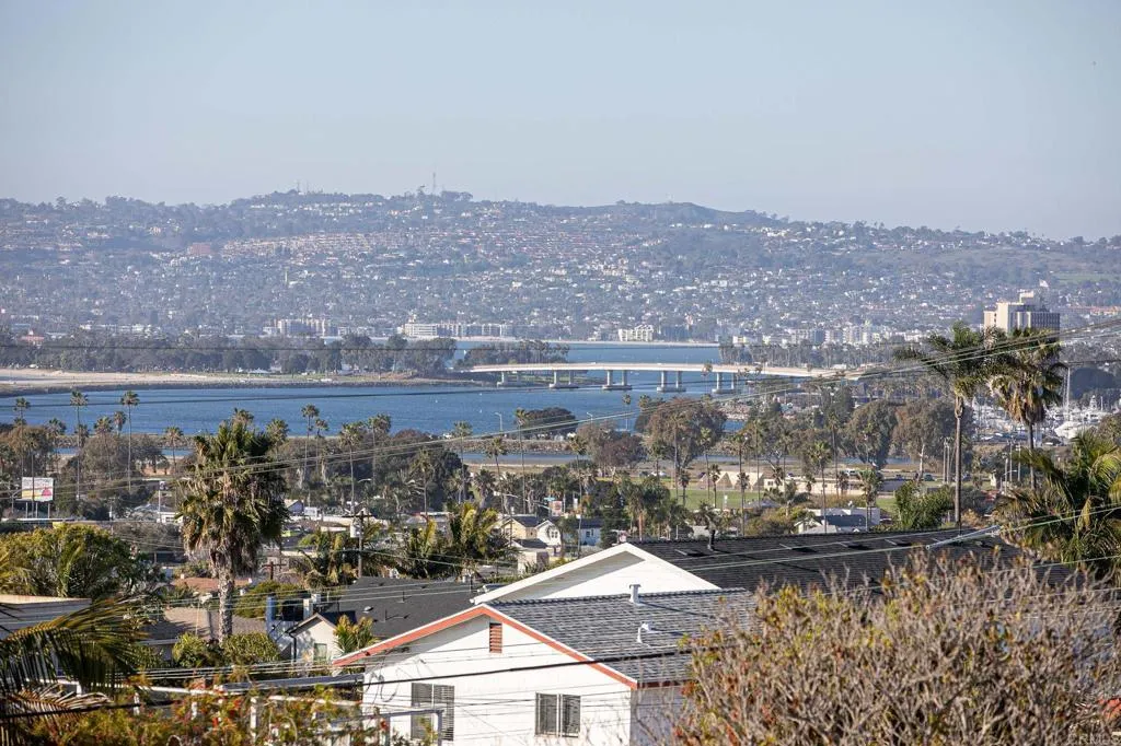 4483 Santa Monica Avenue