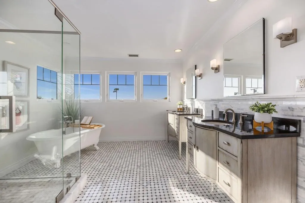 4483 Santa Monica Avenue