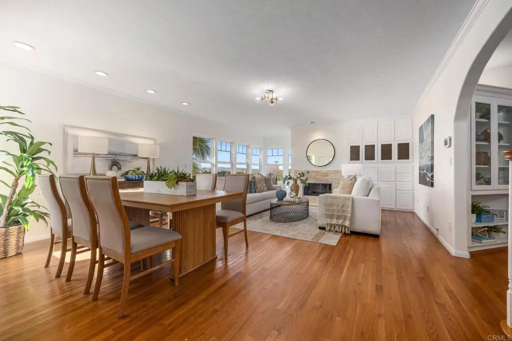 4483 Santa Monica Avenue