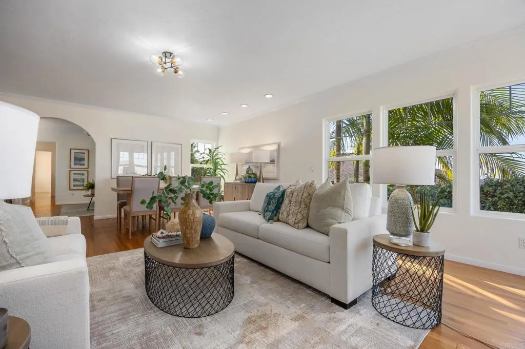 4483 Santa Monica Avenue