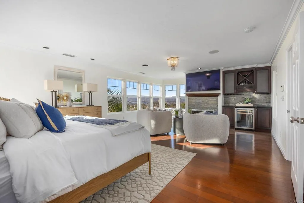 4483 Santa Monica Avenue