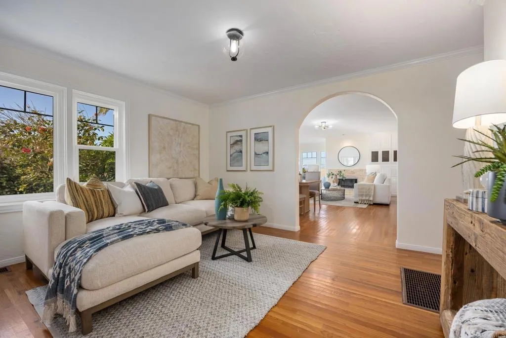 4483 Santa Monica Avenue