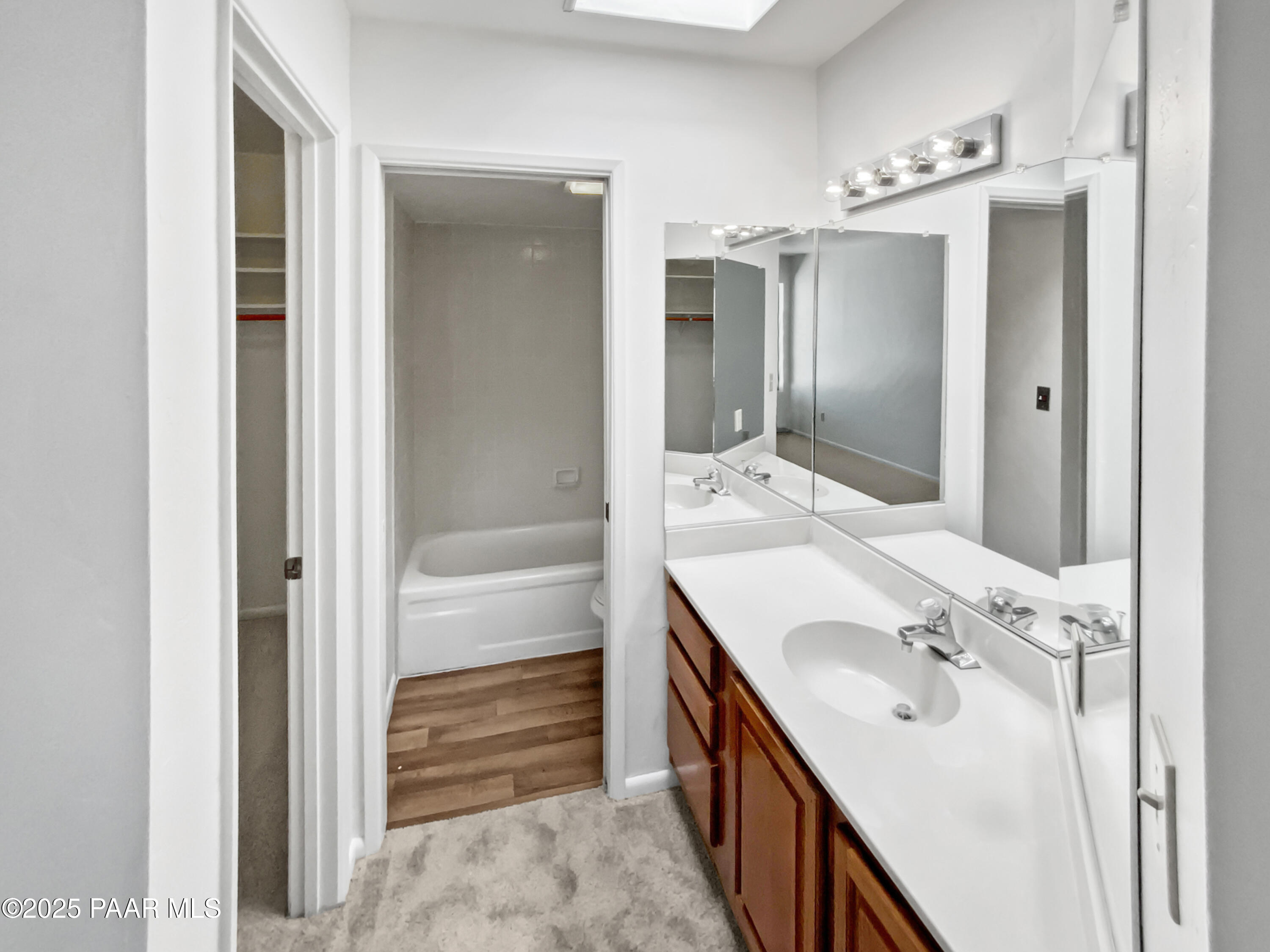 333 W Leroux Street Unit: 7