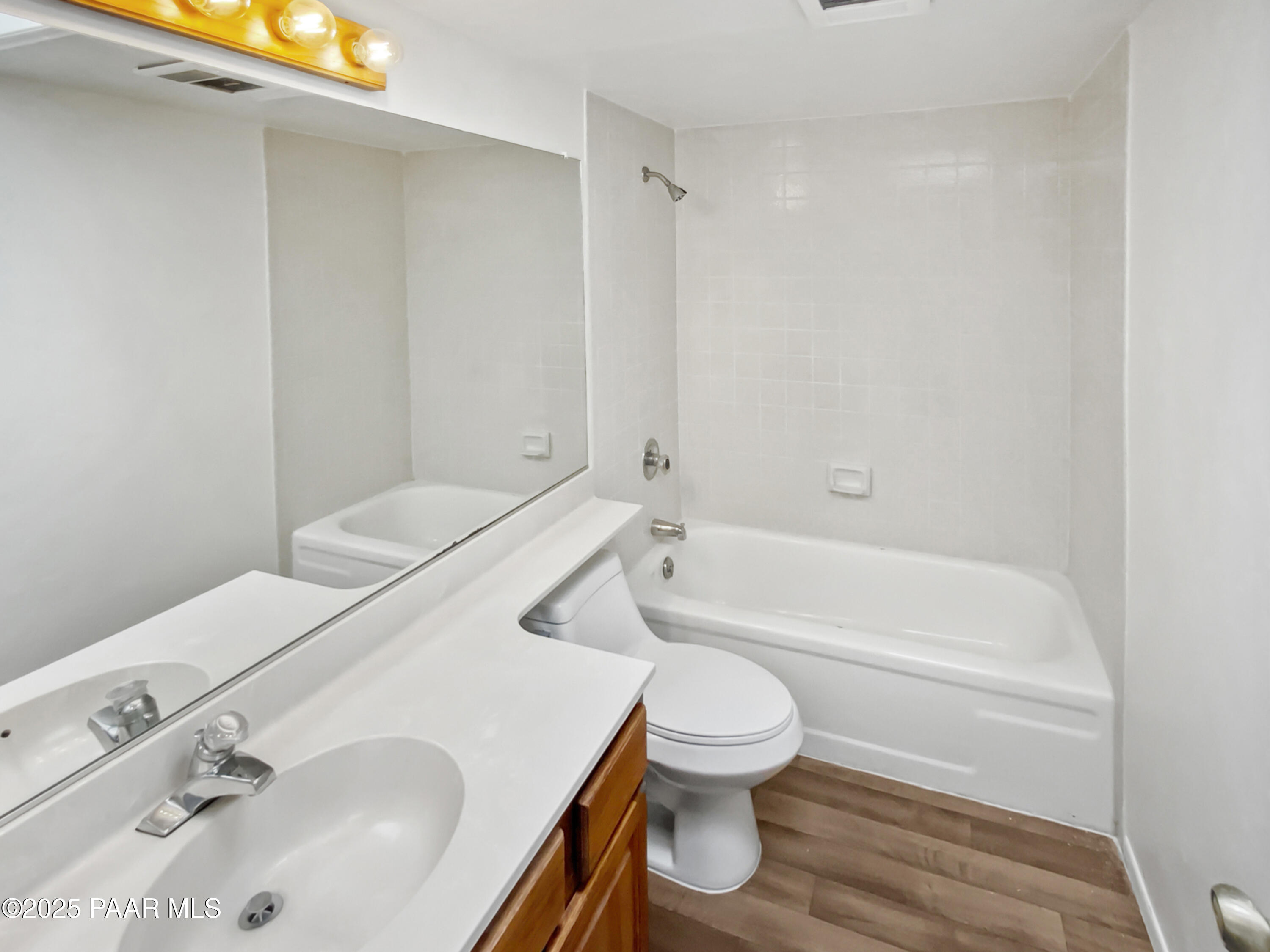 333 W Leroux Street Unit: 7