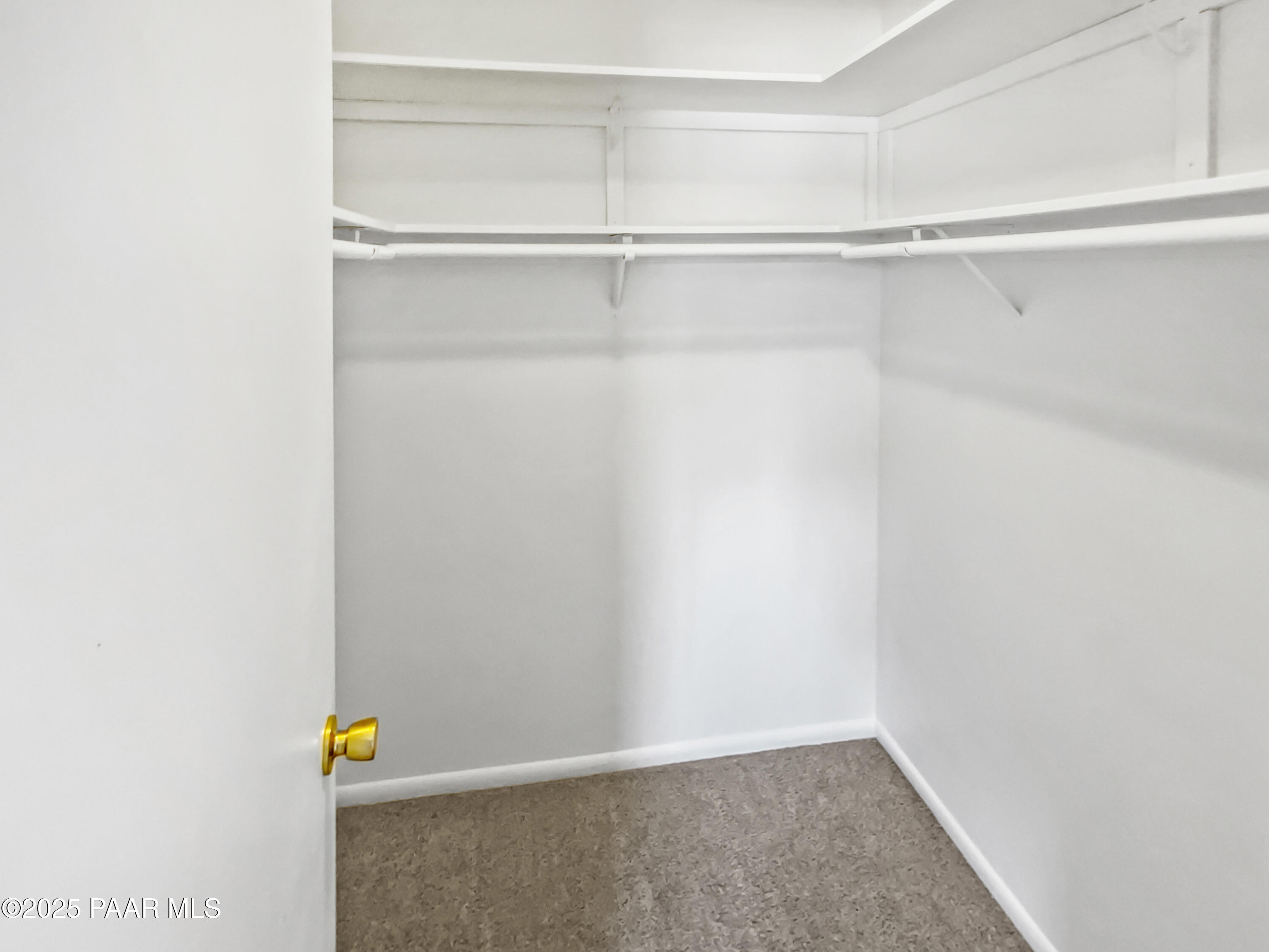 333 W Leroux Street Unit: 7