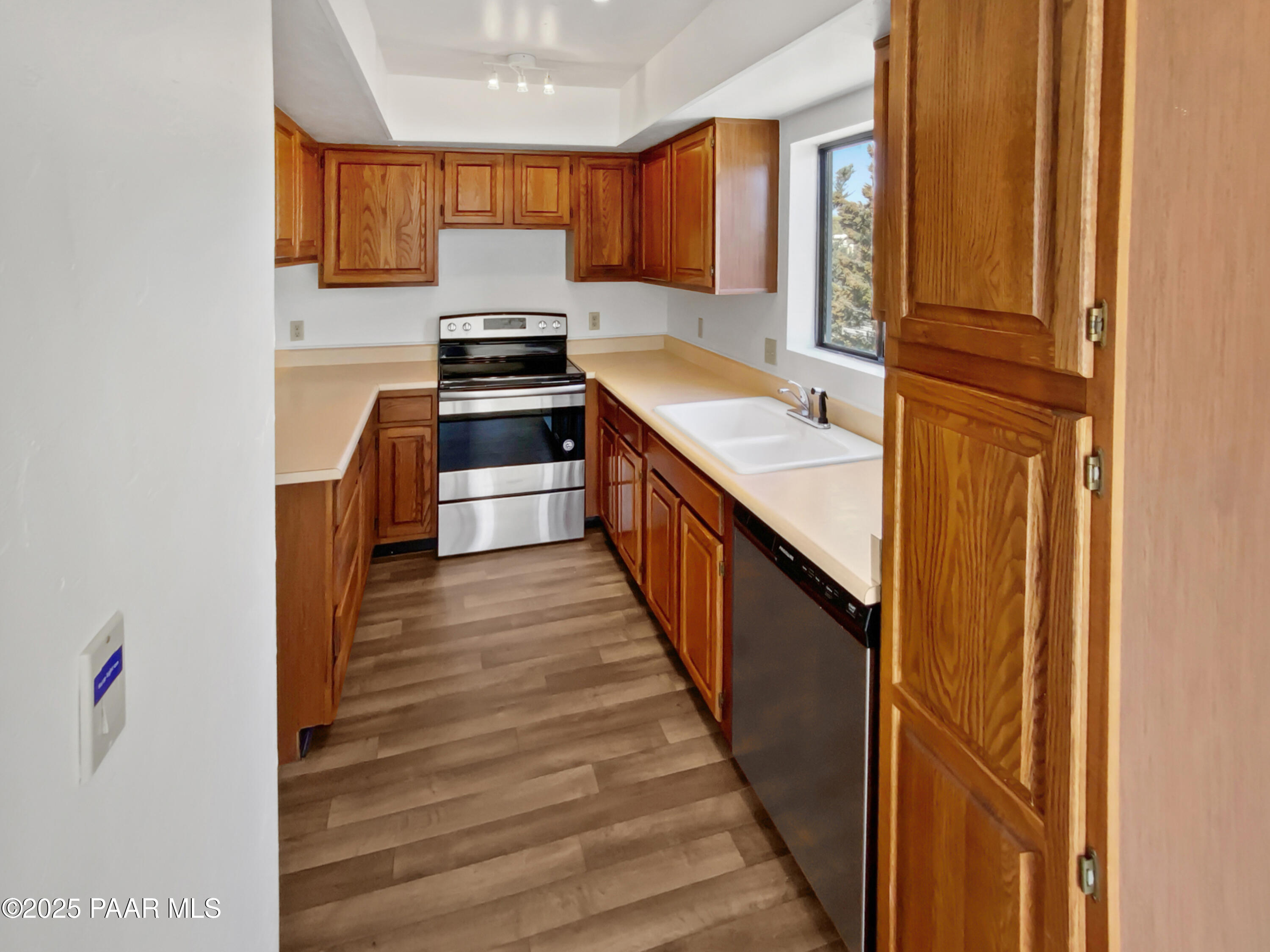 333 W Leroux Street Unit: 7