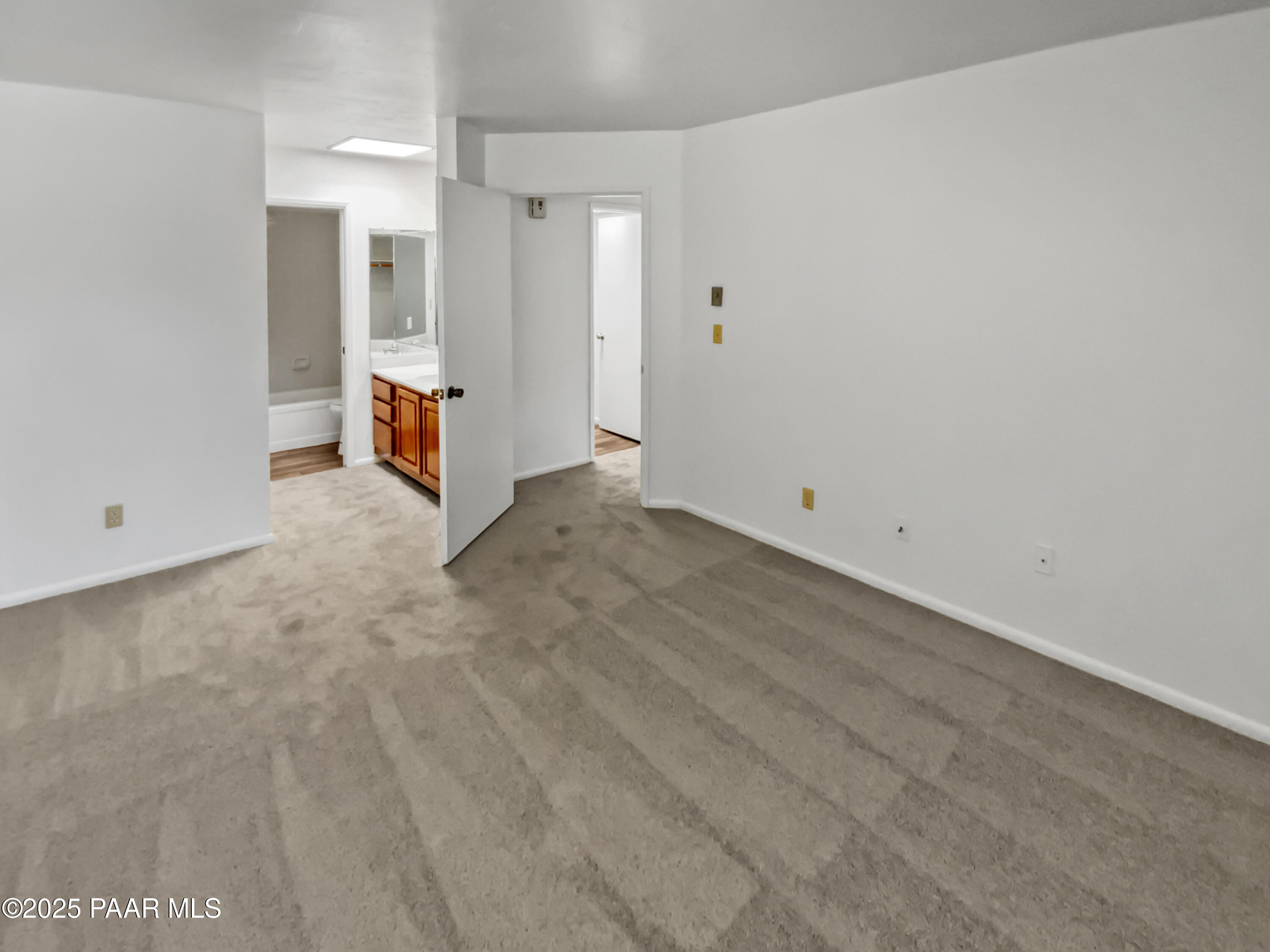 333 W Leroux Street Unit: 7