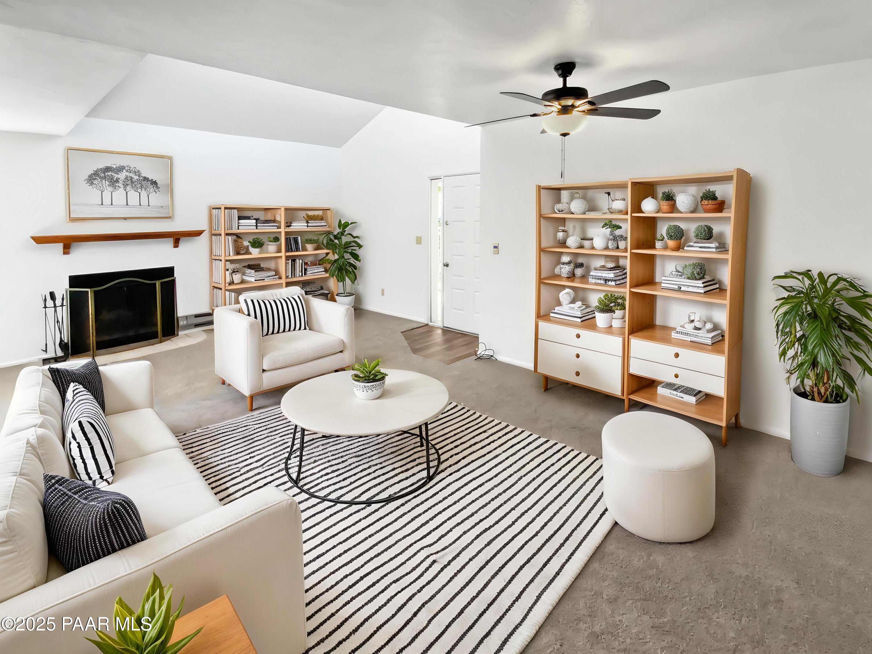 333 W Leroux Street Unit: 7