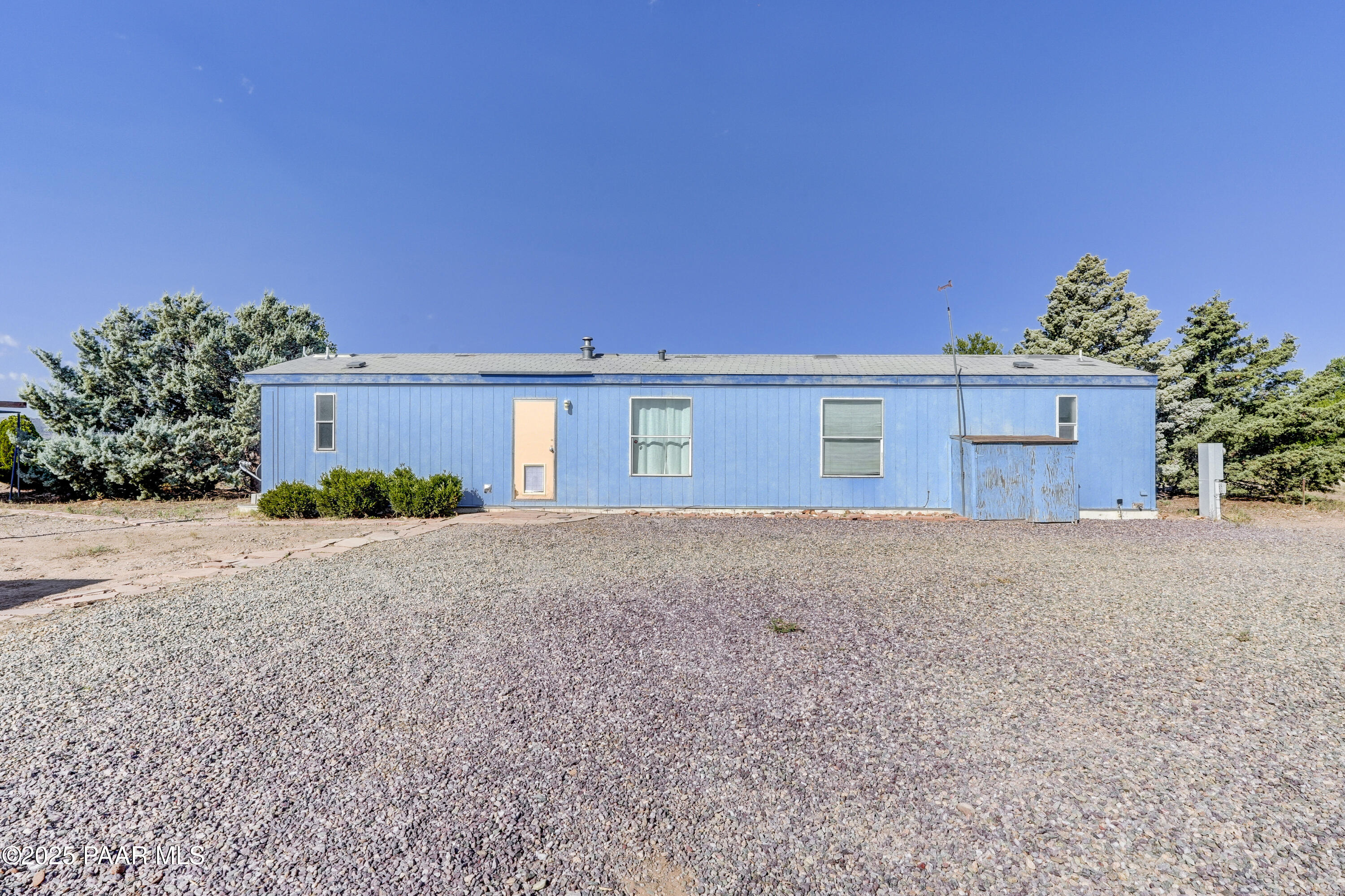 1805 W Carriage Lane