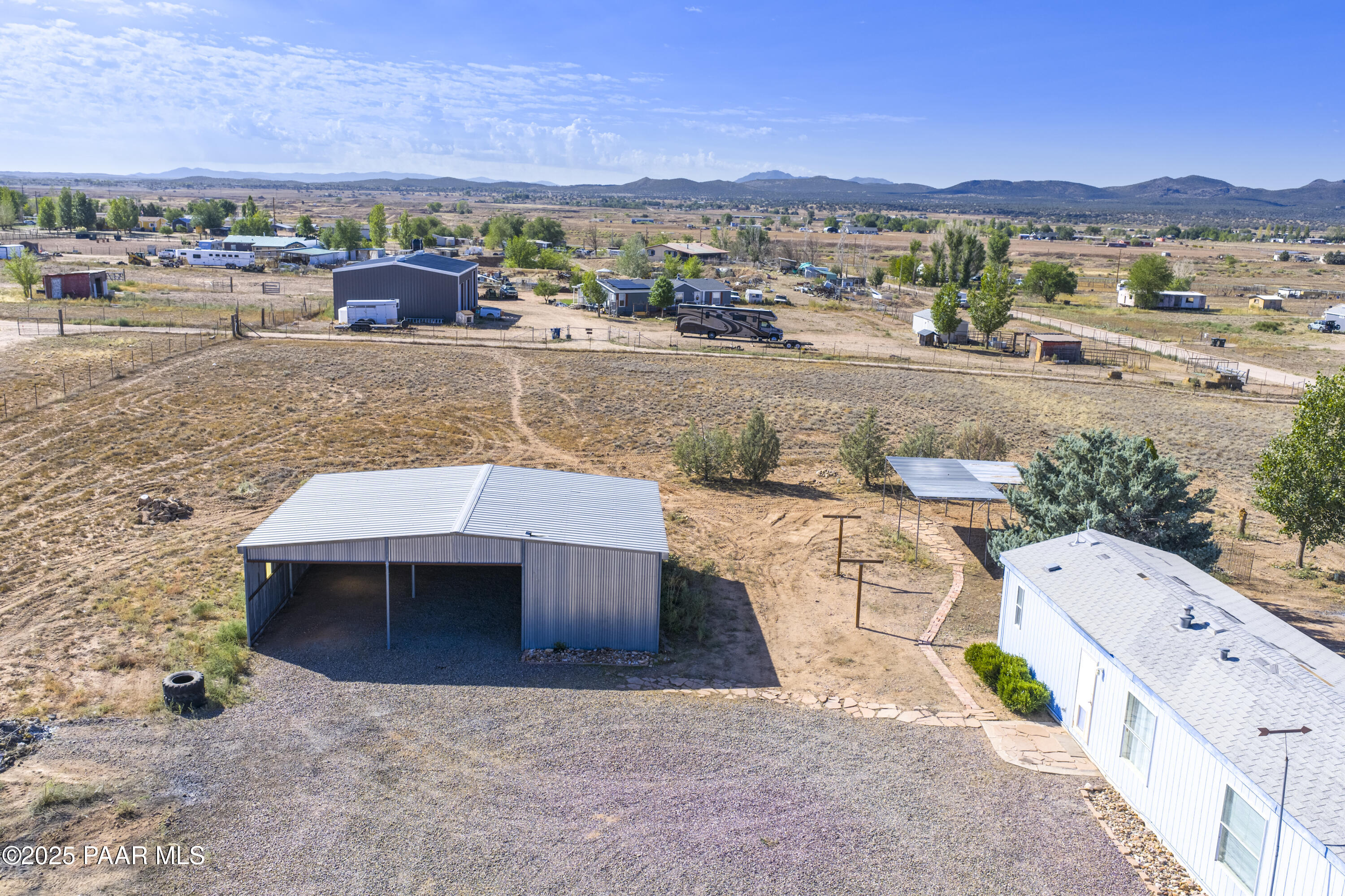 1805 W Carriage Lane