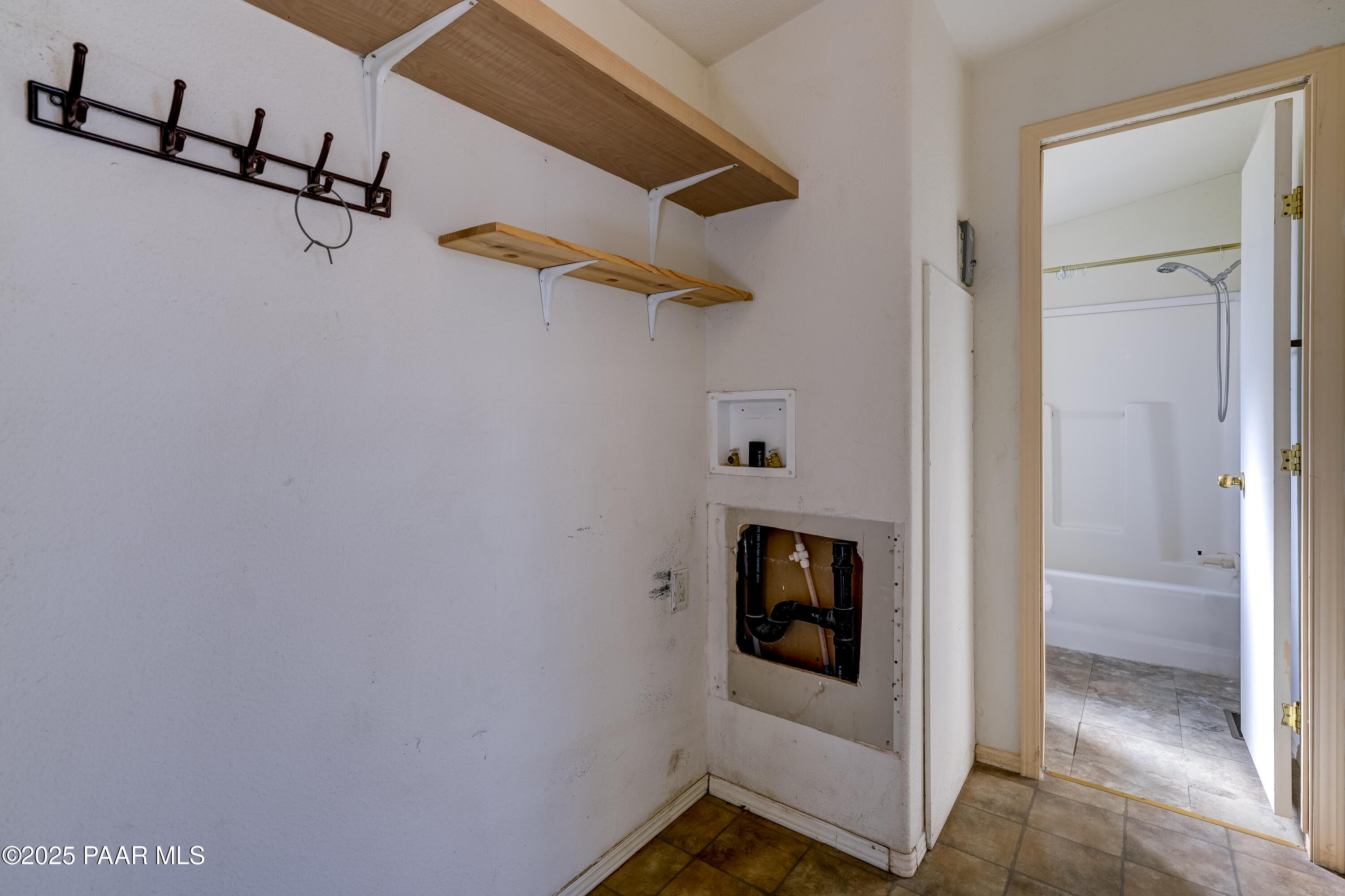 1805 W Carriage Lane