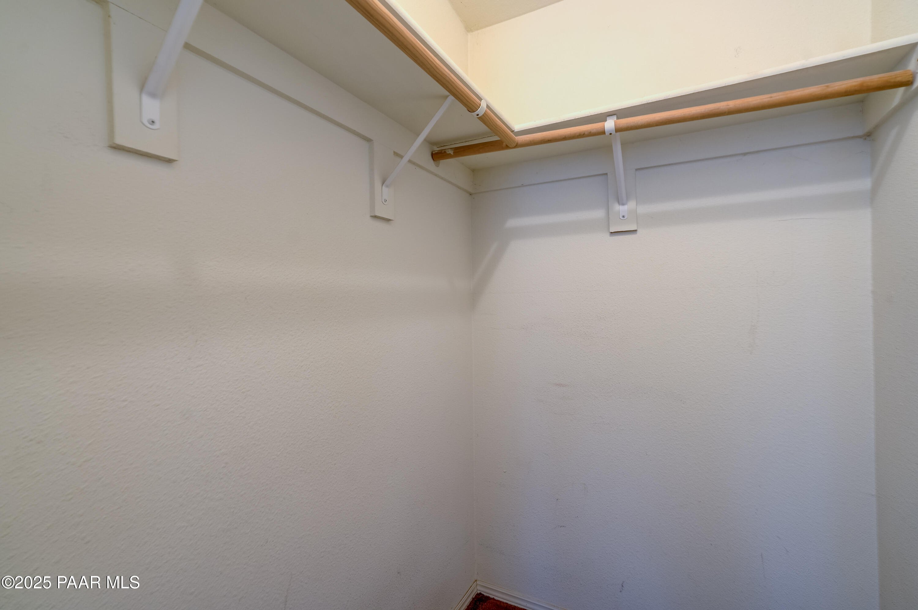 1805 W Carriage Lane