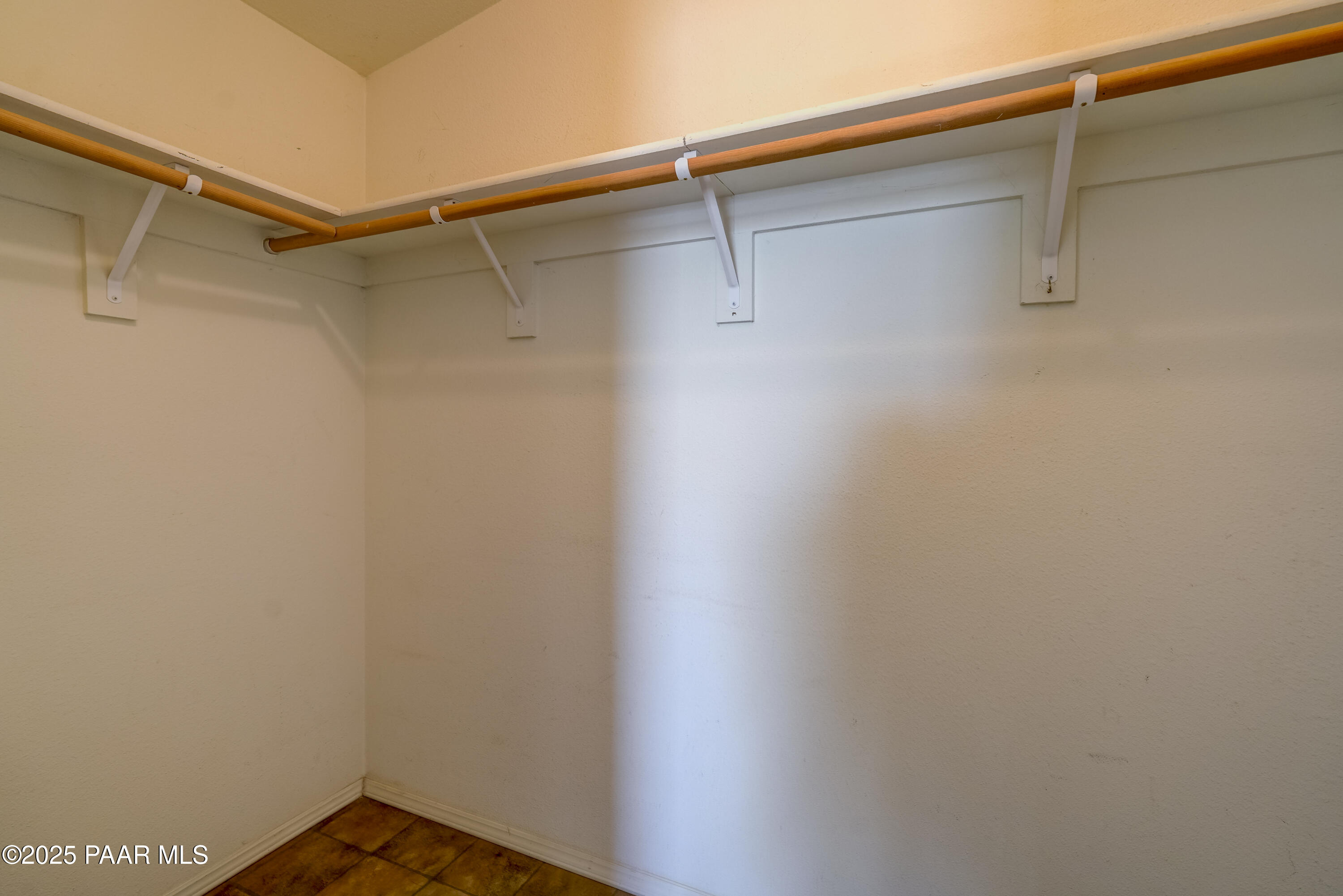 1805 W Carriage Lane