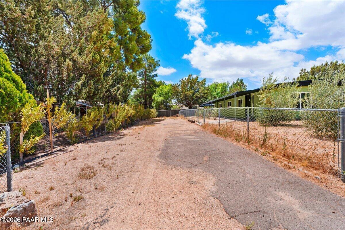 20589 E Larry Lane