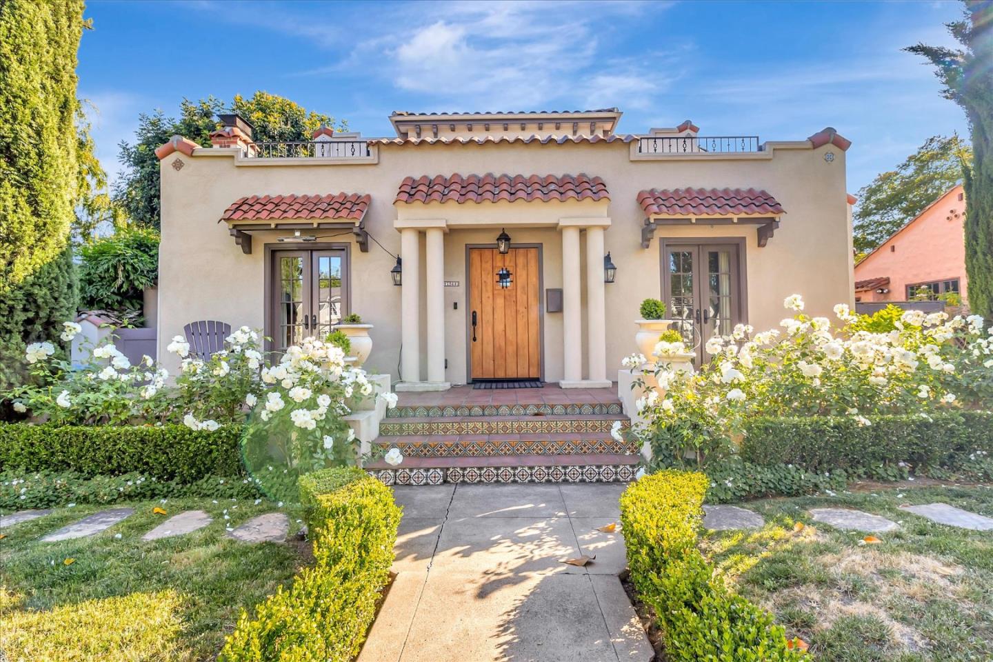 1568 Mariposa AVE