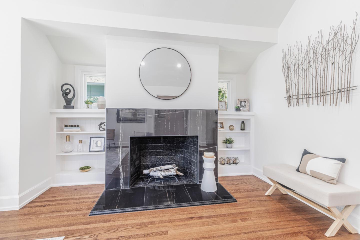 1539 Mariposa AVE